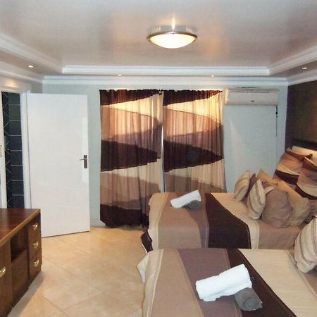 Desert Oasis Lodge พริทอเรีย ภายนอก รูปภาพ